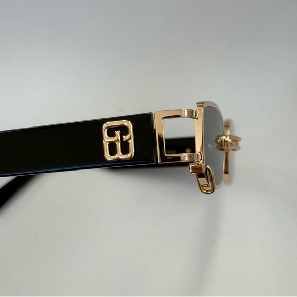 Gentle Monster AUTHENTIC! Gw 002 03 Gentle Wu Gold Frame Sunglasses. - Picture 10 of 16